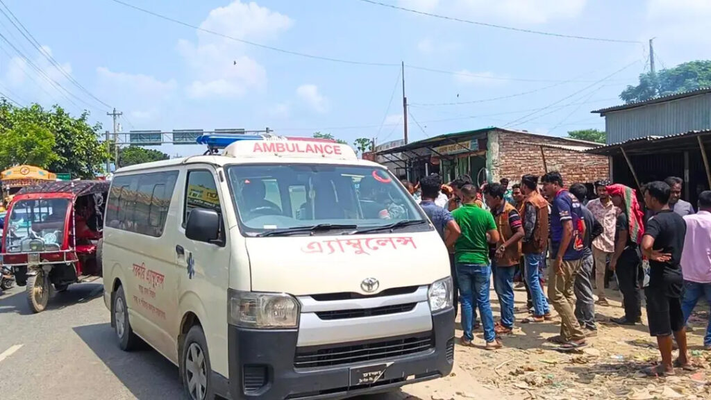 সরকারি অ্যাম্বুলেন্স থেকে ১৫০০ পিস ইয়াবা উদ্ধার,গ্রেপ্তার ৩