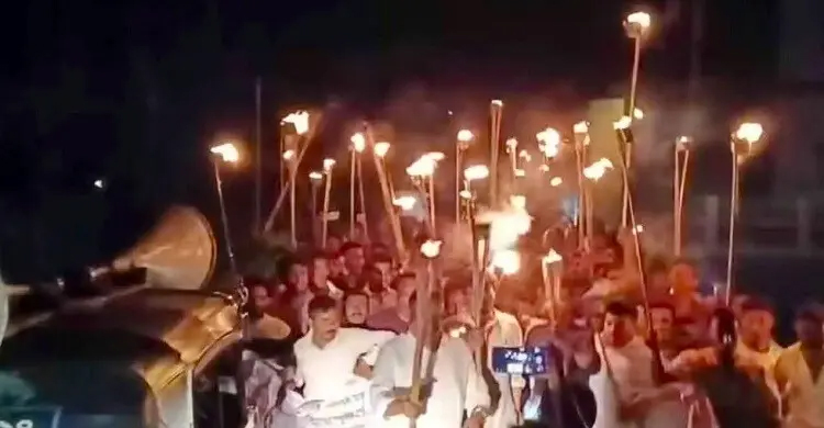 চট্টগ্রামে বিলের মাঝে রাতে আওয়ামী লীগের মশাল মিছিল
