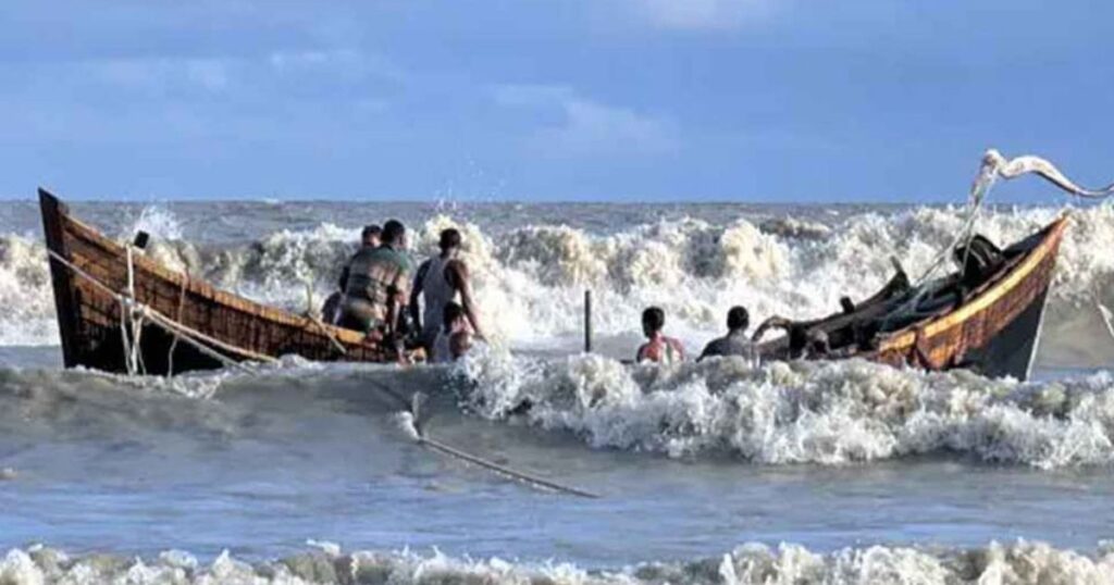 বৈরী আবহাওয়ার কবলে পড়ে মাছ ধরার ট্রলারডুবি: ৮ জেলে উদ্ধার, নিখোঁজ ৫