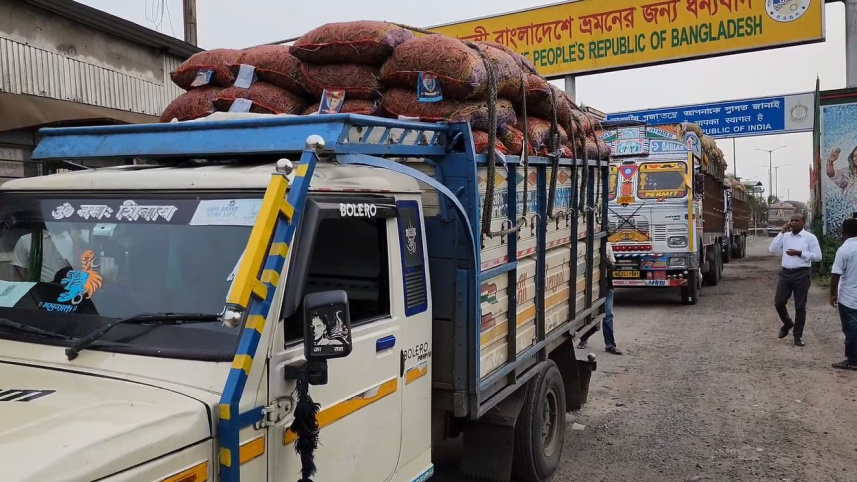 বেনাপোল স্থলবন্দর দিয়ে ভারত থেকে আমদানি হচ্ছে কাঁচা মরিচ