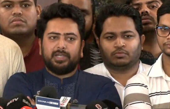 সবার আগে বাংলাদেশ বললেও বিএনপি ভারতকে ভয় পাচ্ছে: নাহিদ ইসলাম