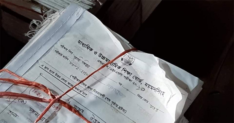 চায়ের দোকানে এইচএসসি পরীক্ষার খাতা দেখছিলেন শিক্ষক, ৪০০ খাতা জব্দ
