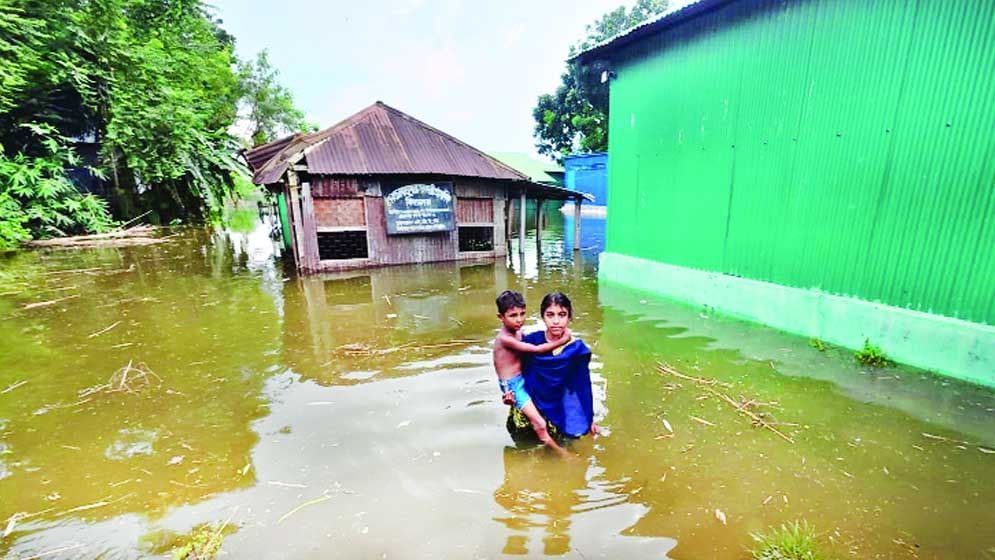 কুষ্টিয়ায় বন্যা পরিস্থিতির উন্নতি হচ্ছে, তবে কমছে না দুর্ভোগ