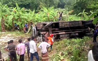 গোপালগঞ্জে যাত্রীবাহী বাস খাদে পড়ে নিহত ৩, আহত ৩০