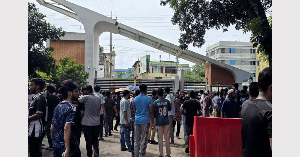 উপাচার্য পুনর্বহালের দাবিতে লাগাতার আন্দোলনের বিরুপ প্রভাব পড়ছে চুয়েটে