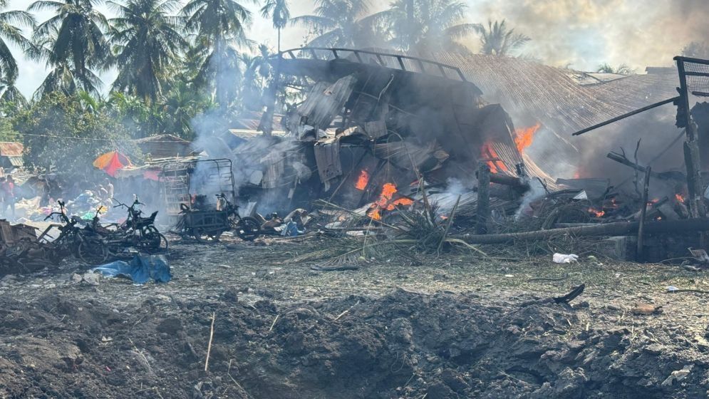 মিয়ানমার সেনাবাহিনীর বিমান হামলায় নিহতের সংখ্যা বেড়ে ৫০ জনে