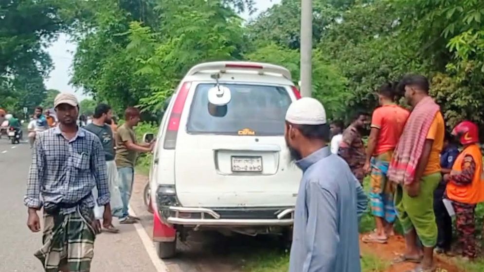 চুয়াডাঙ্গায় সড়কে মাইক্রোবাসের ধাক্কায় নারী নিহত