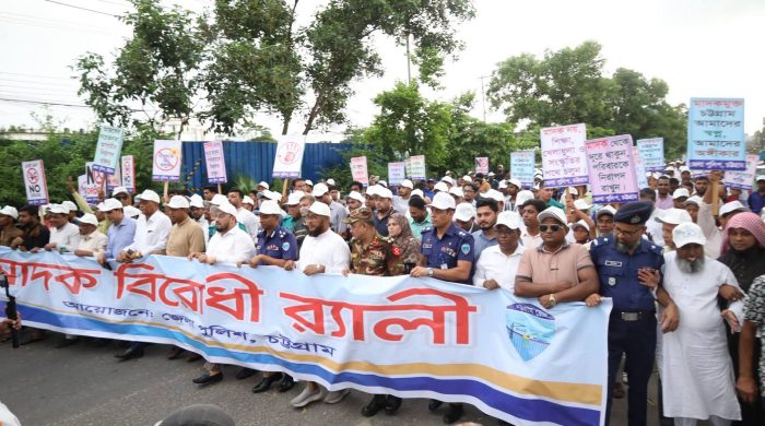 চট্টগ্রামে জনসচেতনতা সৃষ্টির লক্ষ্যে ৬ কিলোমিটার হেঁটে মাদকবিরোধী র‍্যালি