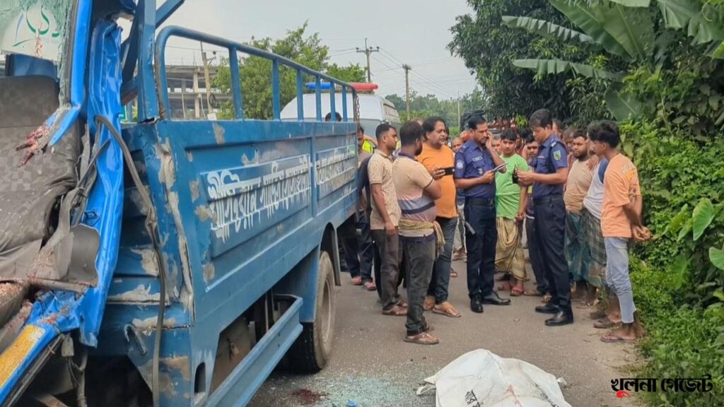 গোপালগঞ্জ দাঁড়িয়ে থাকা ট্রাকের পেছনে পিকআপের ধাক্কায় হেলপার নিহত