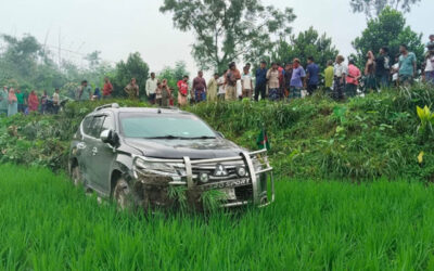 বগুড়ায় বৃদ্ধা নারীকে বাঁচাতে গিয়ে দুর্ঘটনার শিকার জনপ্রশাসন প্রতিমন্ত্রী গাড়ি