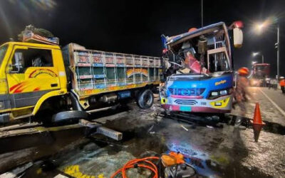 পদ্মা সেতুতে মিনিট্রাককে বাসের ধাক্কা, আহত ৯