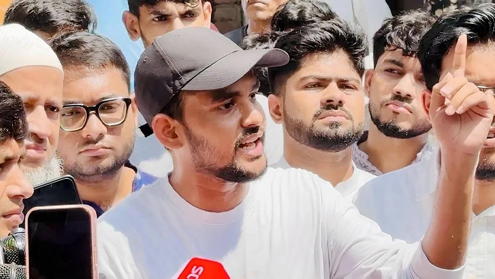 ‘সর্প হয়ে দংশন করো, ওঝা হয়ে ঝাড়’ রাড্ডা পরিদর্শনে আসিফ মাহমুদের মন্তব্য