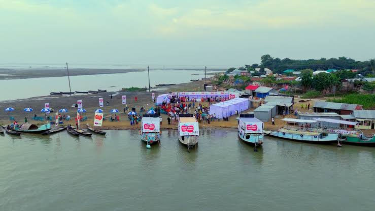 নারীরা কখনো শোনেনি স্যানিটারি ন্যাপকিনের নাম,আধুনিক সভ্যতার বাইরে পুরো গ্রাম