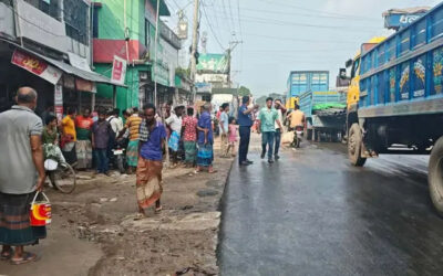 সড়ক দুর্ঘটনায় নারীর মৃত্যু,গুরুত্বর অবস্তায় হয়ে হাসপাতালে স্বামী ও দুই সন্তান