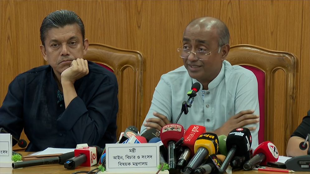 পার্শ্ববর্তী দেশ থেকে মাদক চাপিয়ে দেওয়া হচ্ছে, ড্রোনের মাধ্যমেও ইয়াবা ঢুকছে বাংলাদেশে