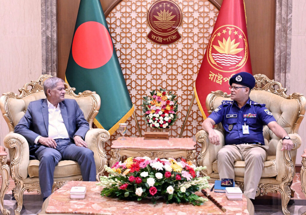 হয়রানি ও মিথ্যা মামলা বন্ধের ব্যবস্থা নেওয়ার জন্য পুলিশকে নির্দেশ রাষ্ট্রপতির