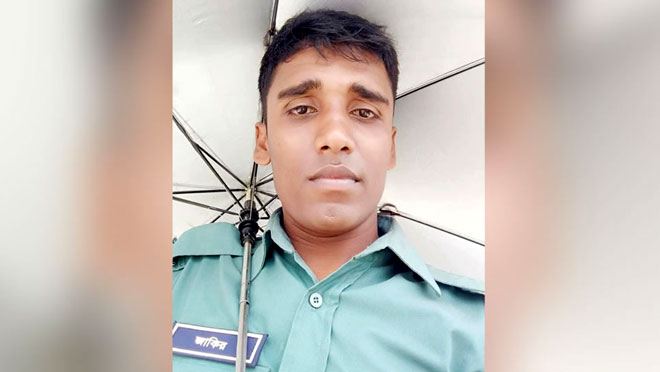 অভিযানের নামে ৪০ ভরি সোনা আত্মসাত, দুই কনস্টেবল গ্রেপ্তার