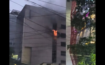 রাজধানীর বনানীতে একটি বহুতল ভবনে আগুন