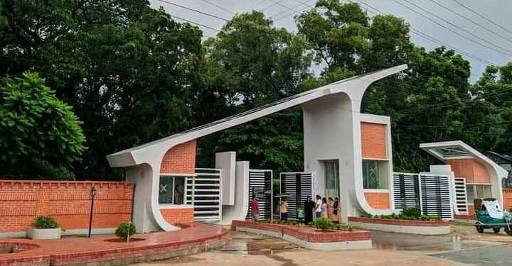 চুয়েটে তৃতীয় দিনের মতো চলছে শাটডাউন কর্মসূচি