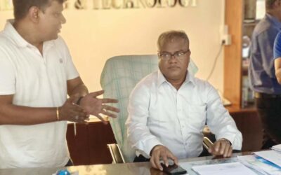 তালা ভেঙে ২১ দিন পর ক্যাম্পাসে প্রবেশ করেছেন চুয়েট উপাচার্য