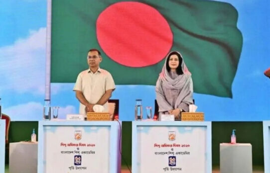 শিশু অধিকার দিবসের অনুষ্ঠানে স্বস্ত্রীক যোগ দিয়েছেন প্রধানমন্ত্রী