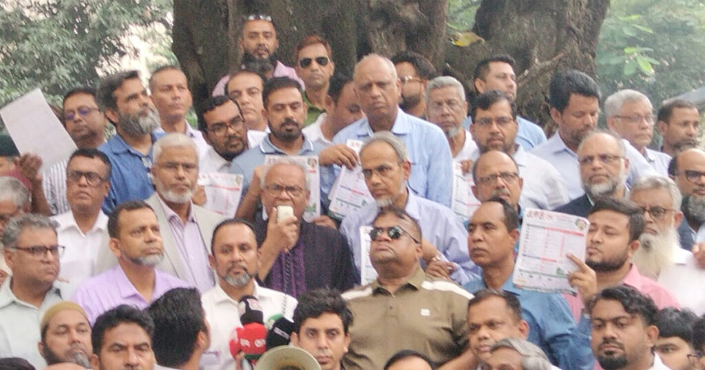 সরকারকে বিপাকে ফেলতে দোসররা অপচেষ্টা চালাচ্ছে: রুহুল কবির রিজভী