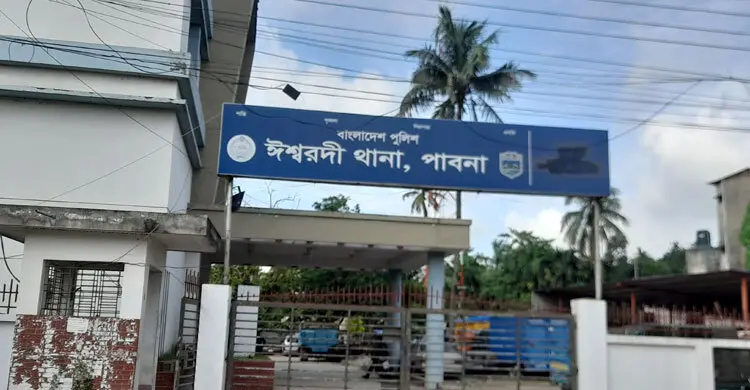 ঈশ্বরদীতে পূজা দেখে ফেরার পথে নারীসহ ৬ জনের টাকা-স্বর্ণালংকার