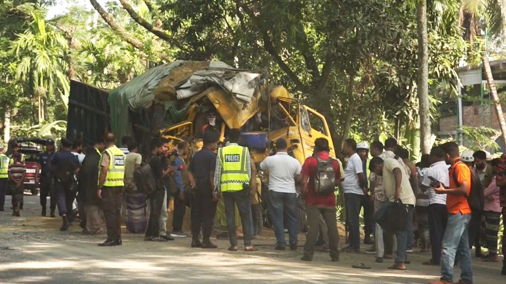 নাটোরে সড়ক দুর্ঘটনায় ৮ জনের পরিচয় শনাক্ত, তদন্ত কমিটি গঠন