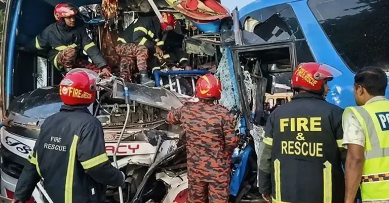 ঢাকা-মাওয়া এক্সপ্রেসওয়েতে বাস খাদে পড়ে নিহত ৩, আহত ১৬