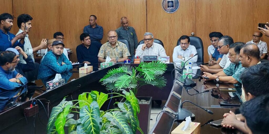 সাংবাদিকদের ওপর হামলা: রাবি জিয়াউর রহমান হলের প্রাধ্যক্ষকে অব্যাহতি