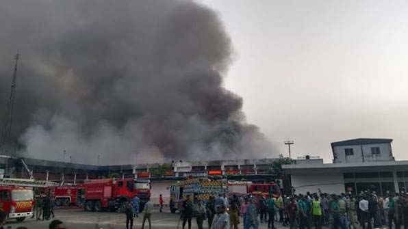শাহজালাল আন্তর্জাতিক বিমানবন্দরের স্টোর বিল্ডিংয়ে আগুন