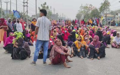বকেয়া বেতনের দাবিতে ঢাকা-ময়মনসিংহ মহাসড়ক অবরোধ