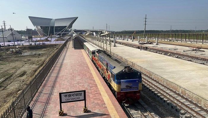 ঢাকা-চট্টগ্রাম রুট ছেড়ে কক্সবাজার যাচ্ছে মহানগর এক্সপ্রেস
