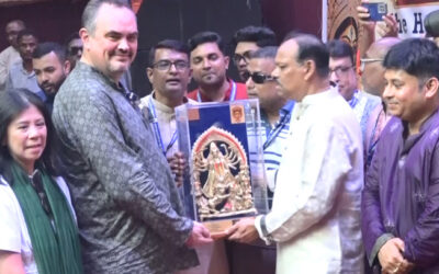 নারায়ণগঞ্জের পূজামণ্ডপ পরিদর্শন করেছেন মার্কিন রাষ্ট্রদূত