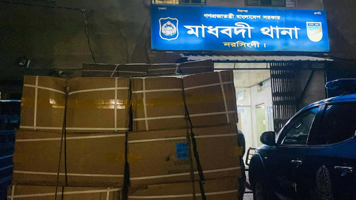 শুল্ক-কর ফাঁকি দিয়ে চীন থেকে আমদানি করা ২০ কার্টন সুতা জব্দ