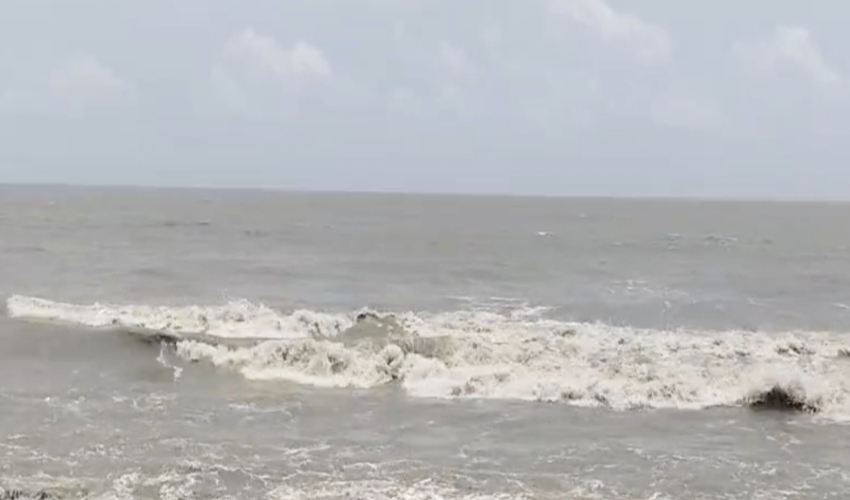বঙ্গোপসাগরে নিম্নচাপ ঘূর্ণিঝড়ে রূপ নিতে পারে, সমুদ্রবন্দরে ১ নম্বর সতর্ক সংকেত