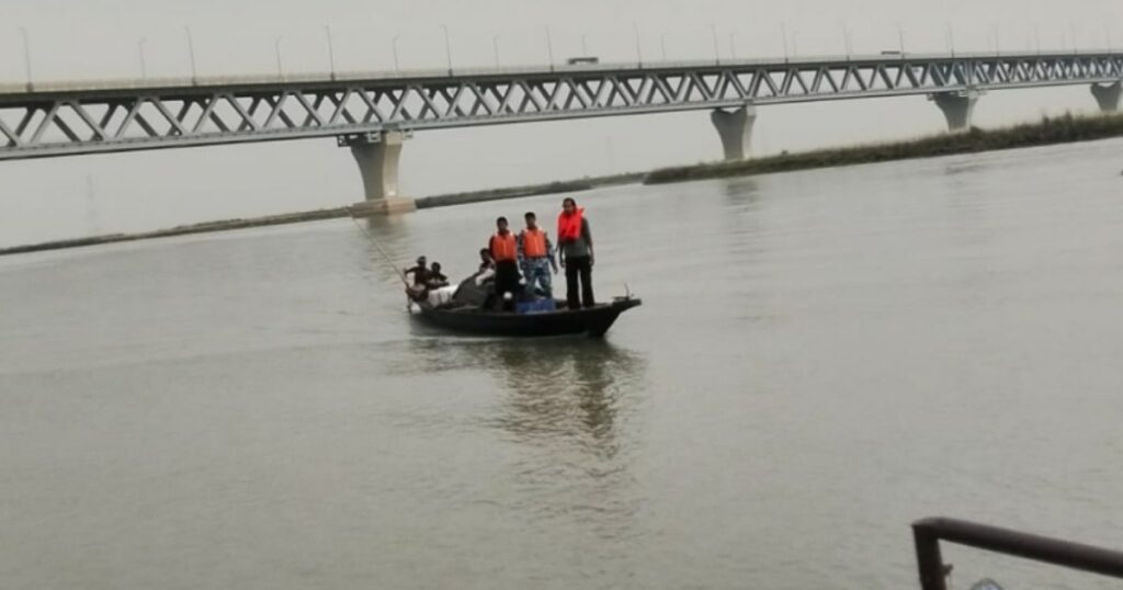 মাওয়া-পদ্মা সেতু সংলগ্ন এলাকায় ৬টার পর পর্যটক নৌযান চলাচলে নিষেধাজ্ঞা