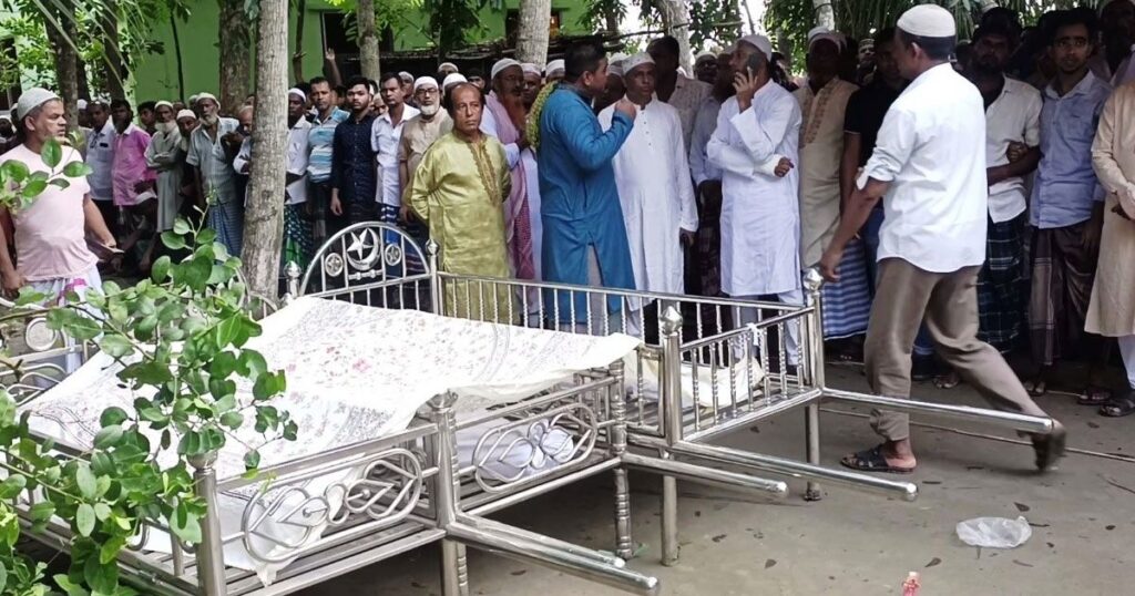 ময়মনসিংহে সড়ক দুর্ঘটনায় নিহত ৭ জনের জানাজা সম্পন্ন