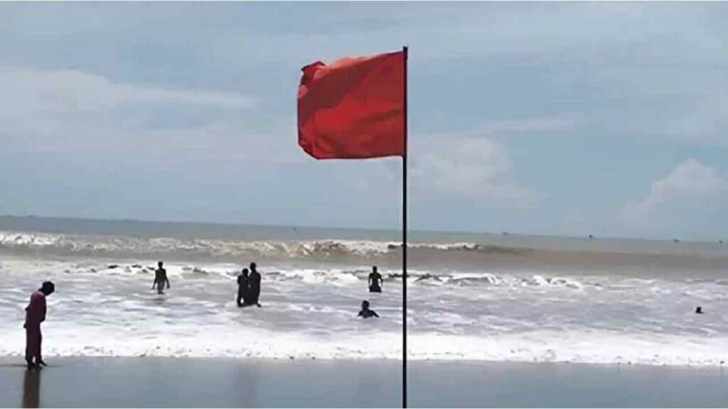 দেশের পাঁচটি অঞ্চলের নদীবন্দরে সতর্ক সংকেত