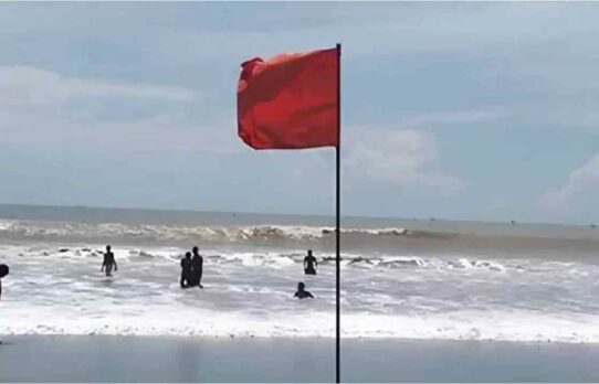 দেশের পাঁচটি অঞ্চলের নদীবন্দরে সতর্ক সংকেত